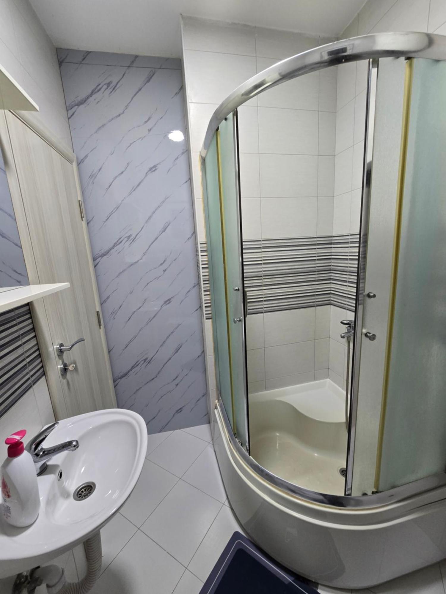 Apartman Tolosi 포드고리차 외부 사진